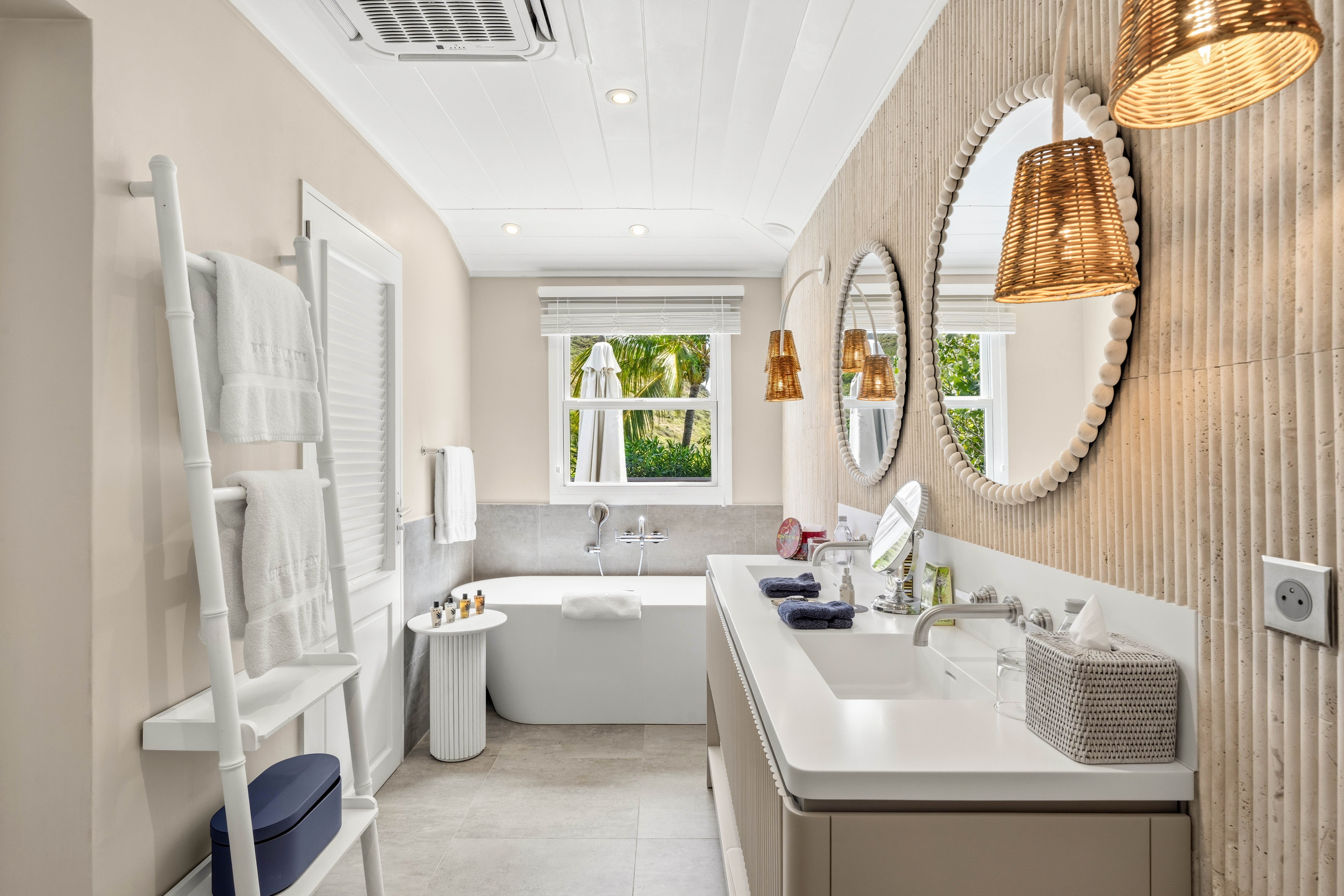 Junior Suite bathroom